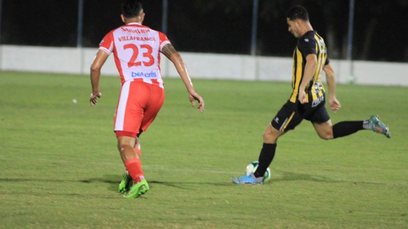 El delantero "Cocotero" Josué Villafranca llega a la marca de Jhow Benavídez. El 23 de los rojos vio la tarjeta roja a los 57 minutos.