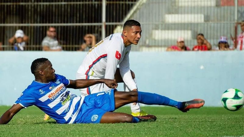 Los "jaibos" apenas inquietaron el marco olimpista defendido por Edrick Menjívar.