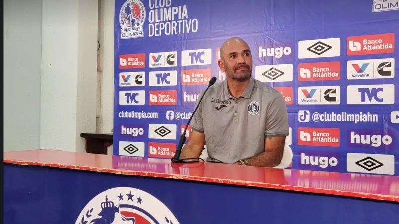 El técnico del Motagua, Ninrod Medina acepta que le dolió la derrota 1-3 frente al Olimpia en su debut con los azules.