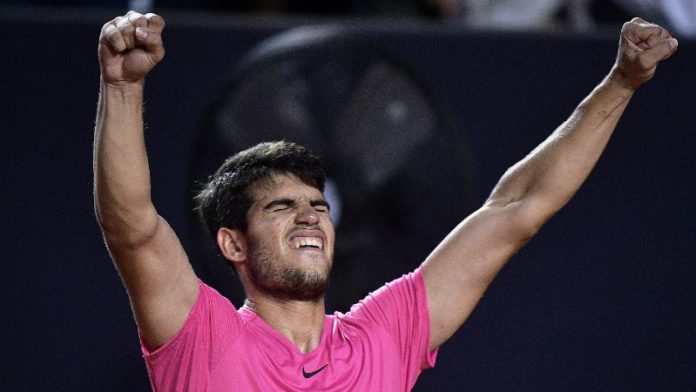 El tenista español Carlos Alcaraz marcha a paso firme rumbo al título del torneo ATP 500 de Río de Janeiro.