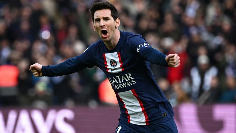 Con un gol de tiro libre cuando el encuentro terminaba, Lionel Messi le dio la victoria al PSG de 4-3 sobre el Lille.