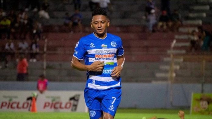 El mediocampista Alexy Vega renovó por dos años más con el Victoria.