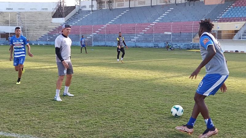 El técnico del Victoria, Héctor Vargas, seguramente hará cambios en el partido del miércoles contra Real España, particularmente con los que no funcionaron contra Olimpia. 