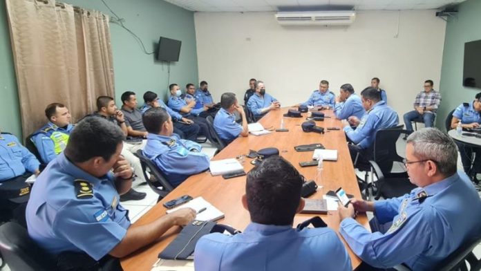 El presidente del Real España, Elías Burbara, se reunió con representantes de la Policía Nacional para garantizar la seguridad del clásico del sábado contra Olimpia.