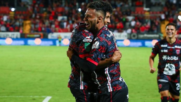 Alex López anotó su tercer gol con la camisa de la Liga Deportiva Alajuelense en la presente temporada del fútbol costarricense.