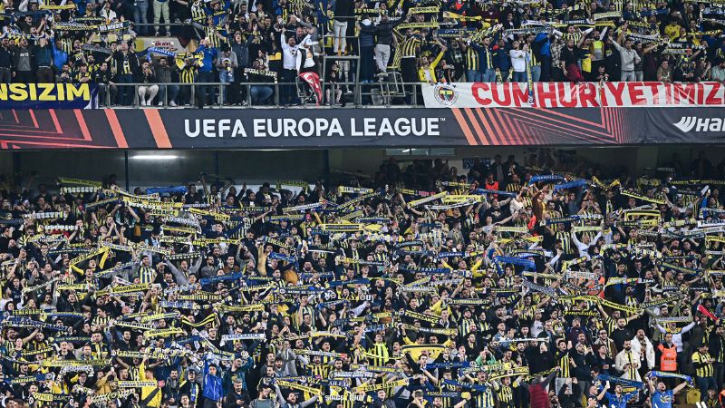 El Fenerbahçe tendrá que jugar sin público su siguiente partido de local por los cánticos contra el gobierno turco.