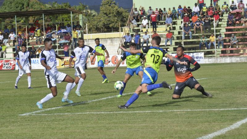 El portero del Honduras Progreso Rafael Zúniga tuvo una mala tarde en el partido contra Potros de Olancho FC.