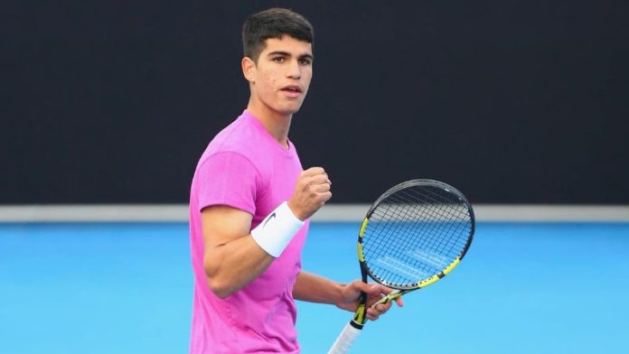 El español Carlos Alcaraz camina hacia la cima del tenis mundial en el torneo de Indian Wells.