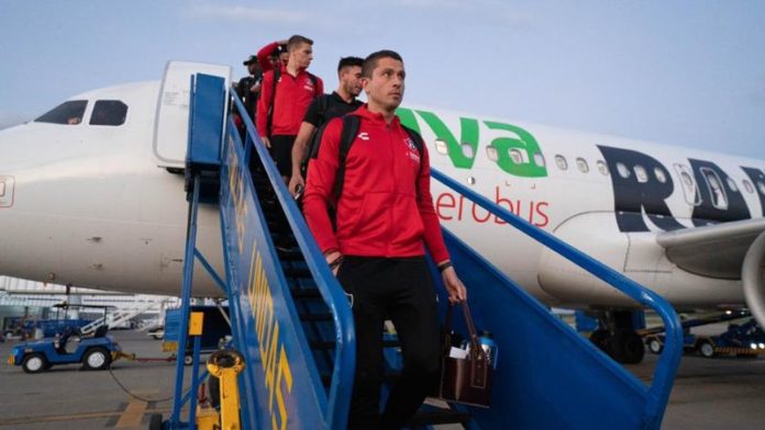 Los jugadores del Atlas llegan al aeropuerto Ramón Villeda Morales y el miércoles enfrentarán al Olimpia por la Concachampions.