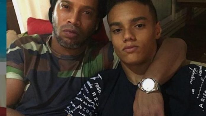 Joao Medes, hijo de Ronaldinho, firmó con el Barcelona.