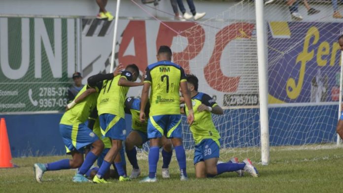 Los Potros de Olancho FC no dejan de celebrar y este domingo vencieron 4-1 al Victoria en el estadio Juan Ramón Breve.