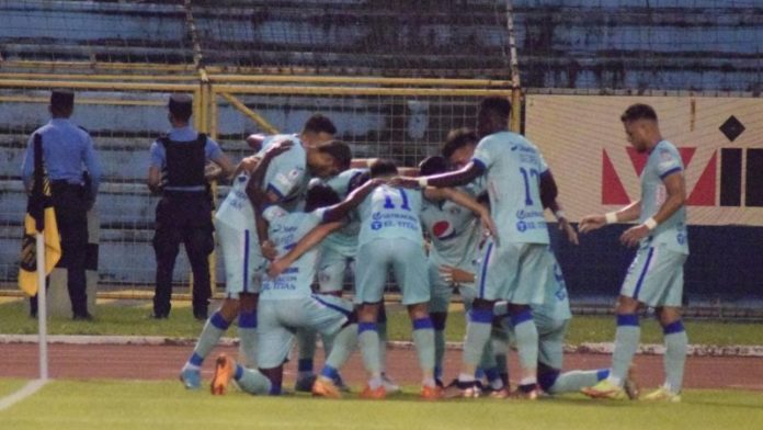 Los jugadores del Motagua volvieron a celebrar de tres, al vencer al Real España en el Olímpico Metropolitano por 3-0.