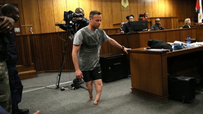 El campeón paralímpico sudafricano Óscar Pistorius sabrá dentro de un mes si recibe libertad condicional.