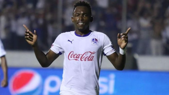 En la edición del 2015-2016 de la Liga de Campeones de la Concacaf, el ex olimpista Alberth Elis recibió el premio de Mejor Jugador Joven.