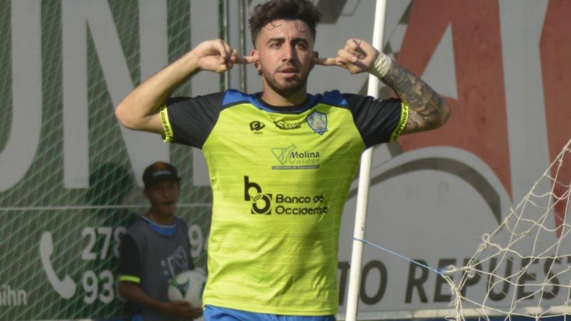 Agustín Auzmendi fue el goleador de la tarde, al conseguir dos tantos para los Potros de Olancho FC.