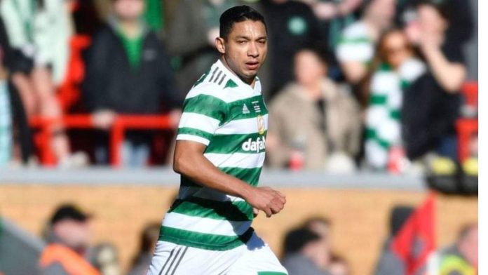 Emilio Izaguirre volvió a vestir la camisa número 3 del Celtic de Escocia en un juego de leyendas contra sus similares del Liverpool.