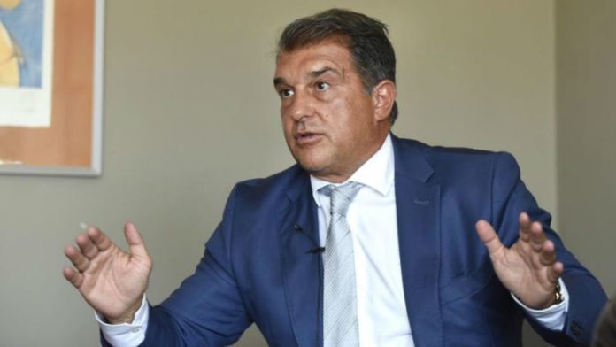 El presidente del Barcelona, Joan Laporta, niega que su equipo haya pagado árbitros.