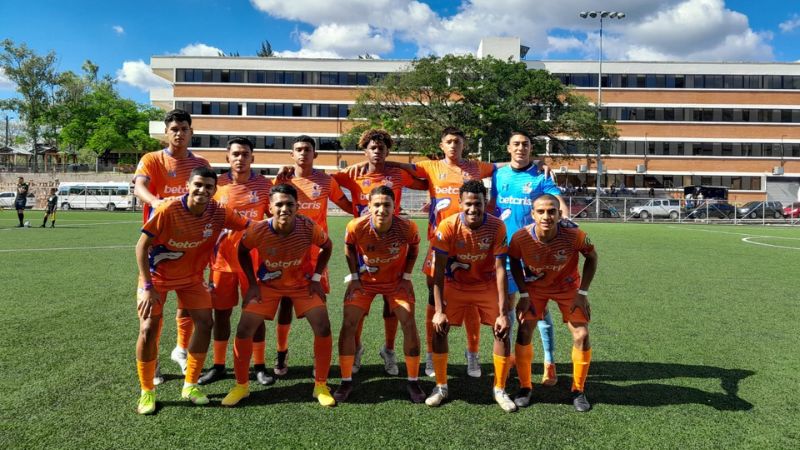 El equipo de Lobos UPNFM no desaprovechó su condición de local y derrotó 3-1 al Honduras Progreso.