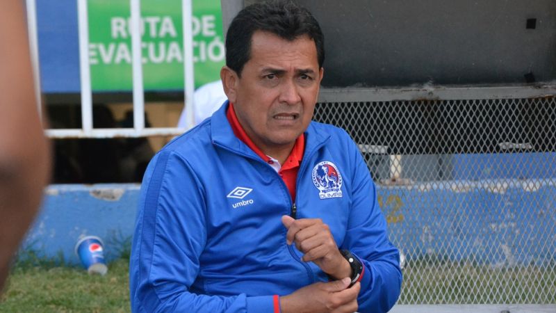 El técnico nacional Nahún Espinoza presenta problemas cardíacos que lo tienen internado en el IHSS.