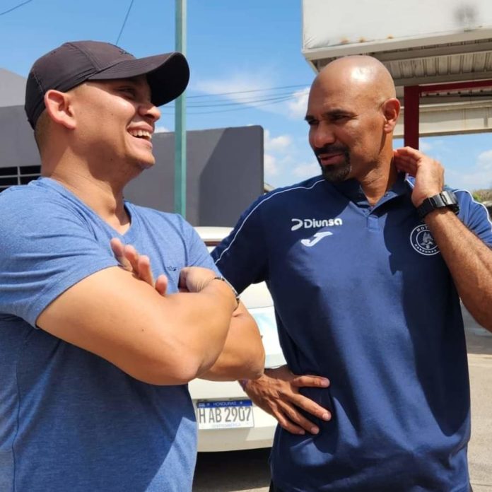 El técnico del Motagua, Ninrod Medina, le apuesta a una defensa compacta y el criterio para atacar en el partido contra el Pachuca.