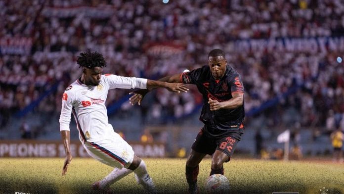 Olimpia y Atlas se juegan este martes el partido decisivo para acceder a los cuartos de final de la Concachampions.