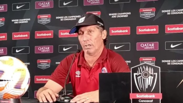 Pedro Troglio, técnico del Olimpia, dijo en conferencia de prensa que espera a un Atlas ofensivo y dejando espacios.