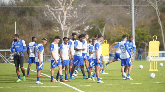 Diego Vázquez convoca a 24 futbolistas para enfrentar los partidos del mes de marzo contra El Salvador y Canadá.