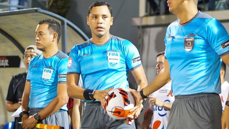 El hondureño Selvin Brown será el árbitro central del partido Violette de Haití y el Cruz Azul de México, por la Concachampions.