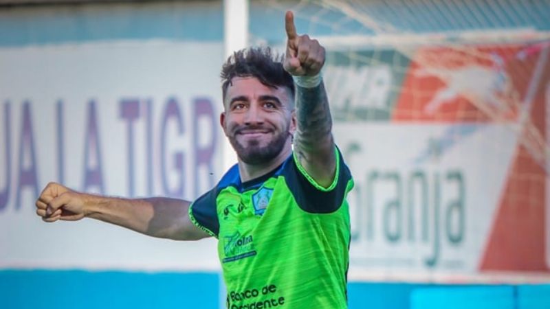 El delantero argentino Agustín Auzmendi anotó el segundo tanto de los olanchanos.