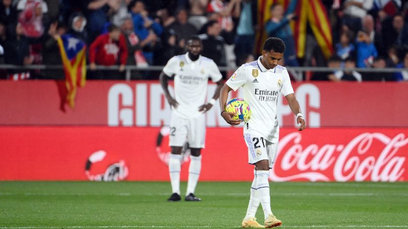Cabizbajos abandoraon el terreno de juego los futbolistas del Real Madrid luego de caer 2-4 ante el Girona.