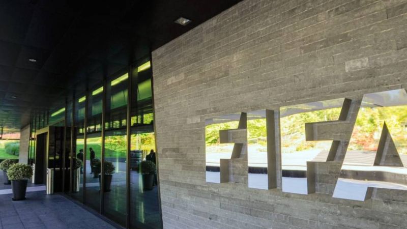 La FIFA acusa a Manuel Francisco Antonio Burga Seoane de participar en sobornos.