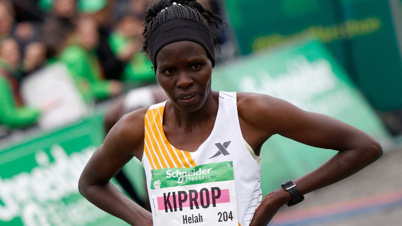 En femenino la ganadora del maratón de París fue la keniana Helah Kiprop.