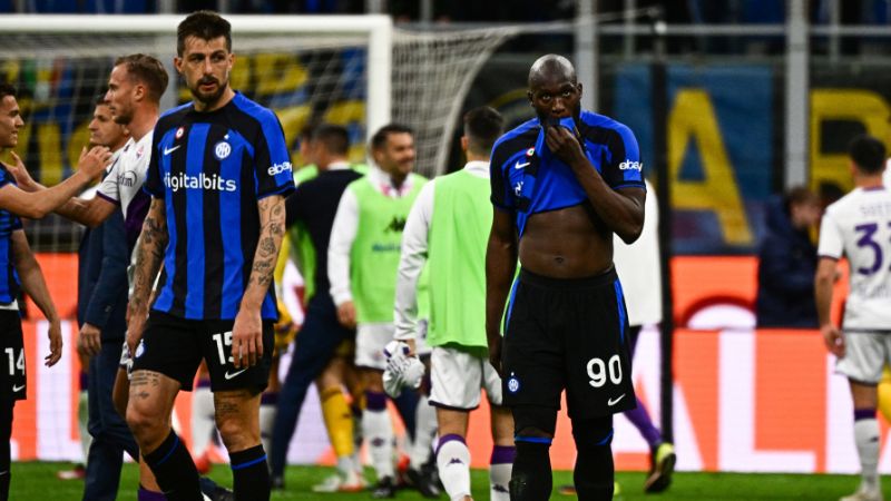 El Inter de Milan continúa de capa caída en la Serie A de Italia al caer 1-0 frente a la Fiorentina.