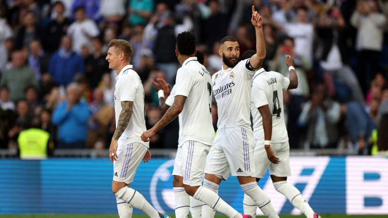 Karim Benzema tuvo un gran domingo al contribuir con tres goles para el triunfo del Real Madrid sobre el Valladolid.