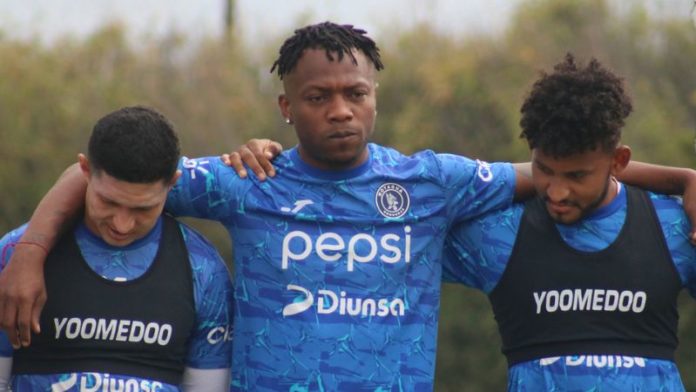 El defensa derecho del Motagua Kevin Álvarez se mantiene a la expectativa pasa conocer la gravedad de su lesión.