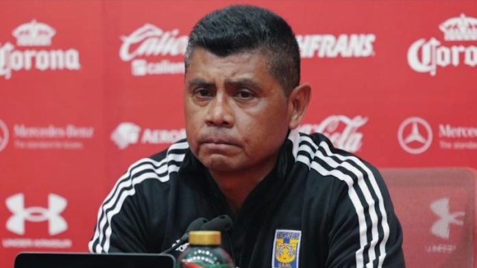 El técnico de Tigres, Marco Antonio "Chima" Ruiz, ahora está concentrado en el partido del miércoles contra Motagua.