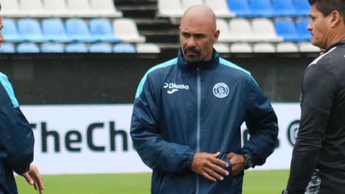 El técnico del Motagua, Ninrod Medina, está molesto por lo mostrado por su equipo en el duelo que empataron 2-2 con la Real Sociedad.