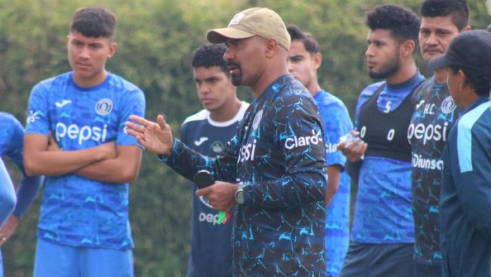 Ninrod Medina se está quedando sis palabras para defender a sus dirigidos en la recta final de las vueltas regulares del torneo de Clausura.