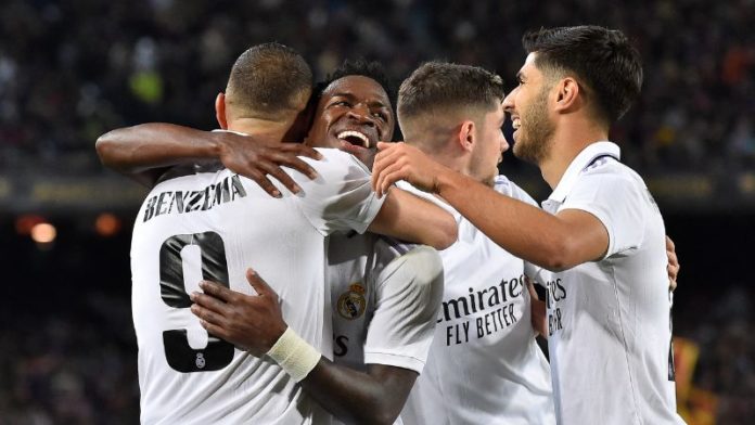 Con tres goles de Karim Benzema y otro de Vinicius, Real Madrid humilló 4-0 al Barcelona y se clasificó a la gran final de la Copa del Rey.