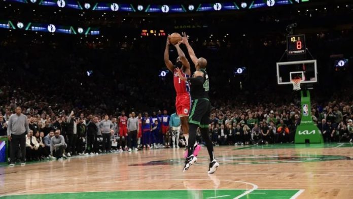 James "La Barba" Harden de los Sixers lideró el triunfo de su equipo en casa de Boston Celtics.