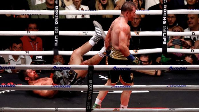 El mexicano Saúl "Canelo" Álvarez mandó a la lona al británico John 'Gorila' Ryder.