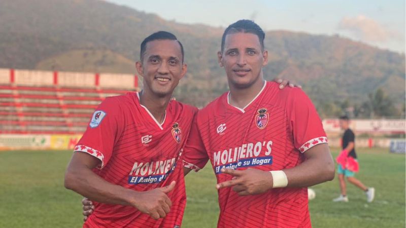 Diego Reyes y César Oseguera han sido de los jugadores claves de la Real Sociedad para lograr la salvación.