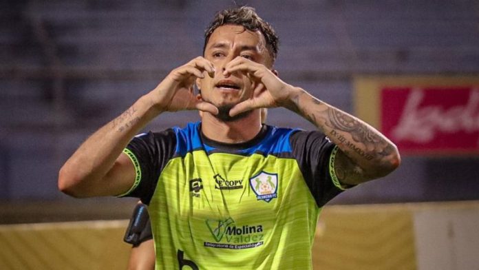 El delantero de Potros de Olancho FC, Erick Andino, anotó tres de los cuatro goles con los cuales barrieron 4-0 en el global al Real España en la semifinal del torneo de Clausura.