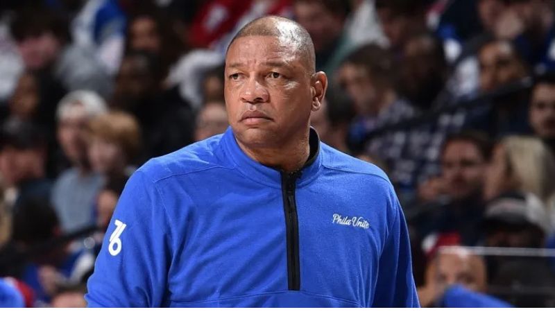 Al entrenador Doc Rivers lo condena la paliza que sufrieron el domingo los Philadelphia 76ers frente a los Boston Celtics.