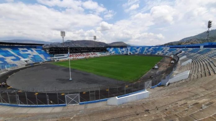 El estadio Nacional "Chelato Uclés" está en su etapa final para la habilitación de su cancha con césped híbrido.