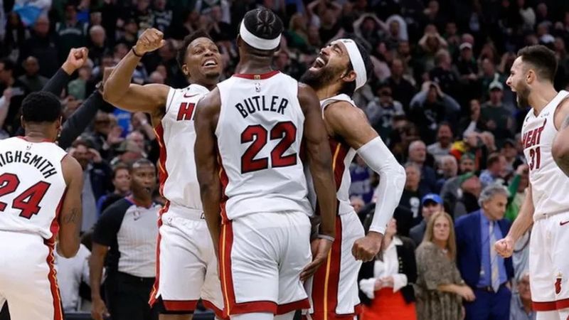 Los Miami Heat vencieron a los New York Knicks y tomaron ventaja 2-1 en las semifinales de la Conferencia Este de la NBA.