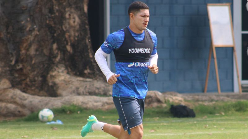"La Perrita" Castellanos anunció que esperará la próxima semana para conocer su futuro futbolístico en el nido de las águilas.