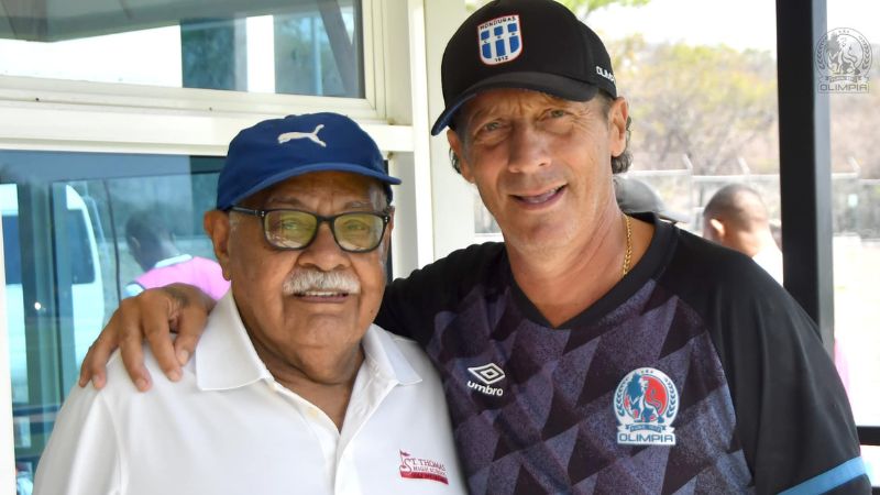 Dos históricos del Olimpia, el entrenador argentino Pedro Troglio y el ex kinesiólogo Tomás Tejeda.