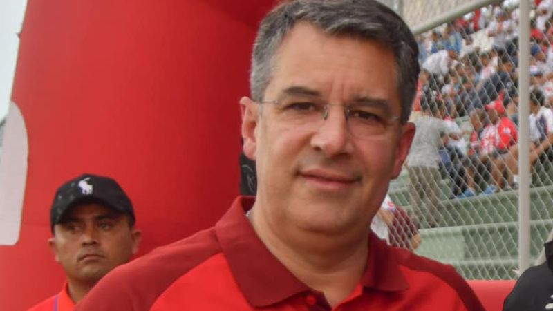 El presidente del Olimpia, Rafael Villeda Ferrari, reconoce el buen trabajo que ha hecho Potros de la Olancho FC en el torneo de Clausura.