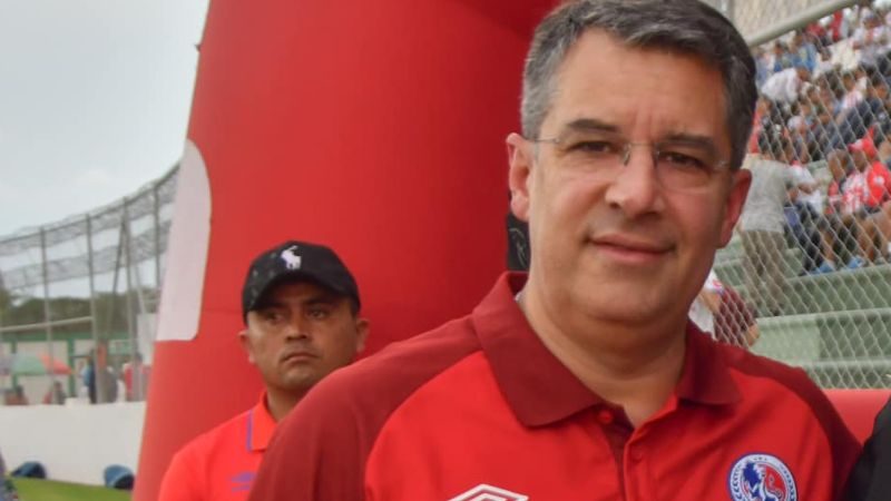 El presidente del Olimpia, Rafael Villeda Ferrari, confió que están en negociación con el técnico Pedro Troglio para una posible renovación.